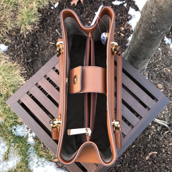 ❗️SOLD❗Michael Kors Sofia Large Tote Shoulder Bag - Picture 6 of 8